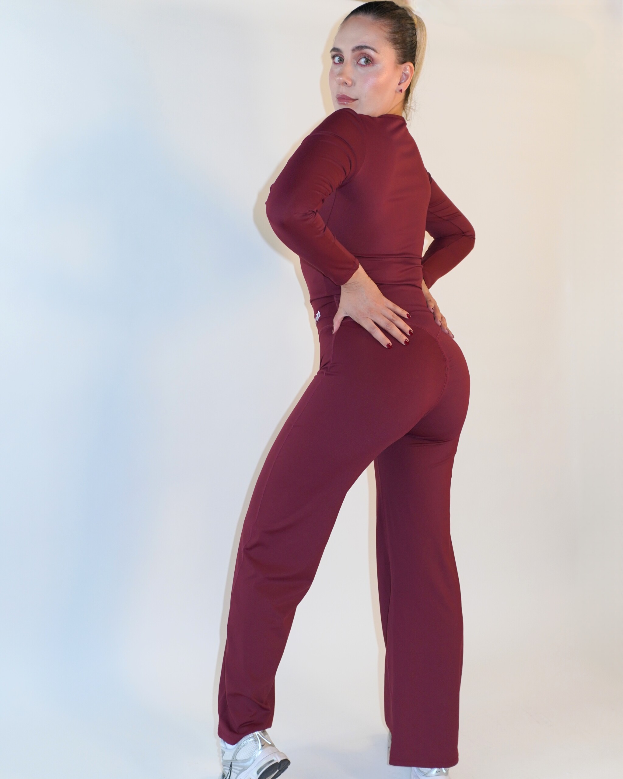 Conjunto borgoña mediano - Imagen 2
